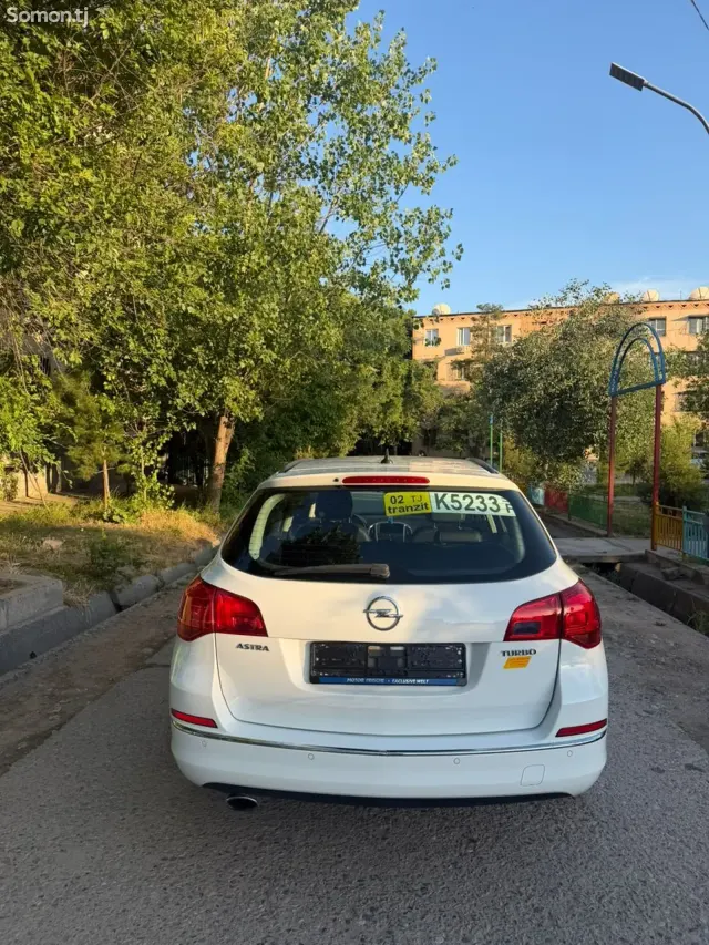 Opel Astra J 2014 · 1.6 MT