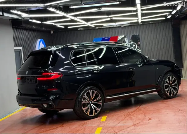 BMW X7 2023 · 4.0 AT