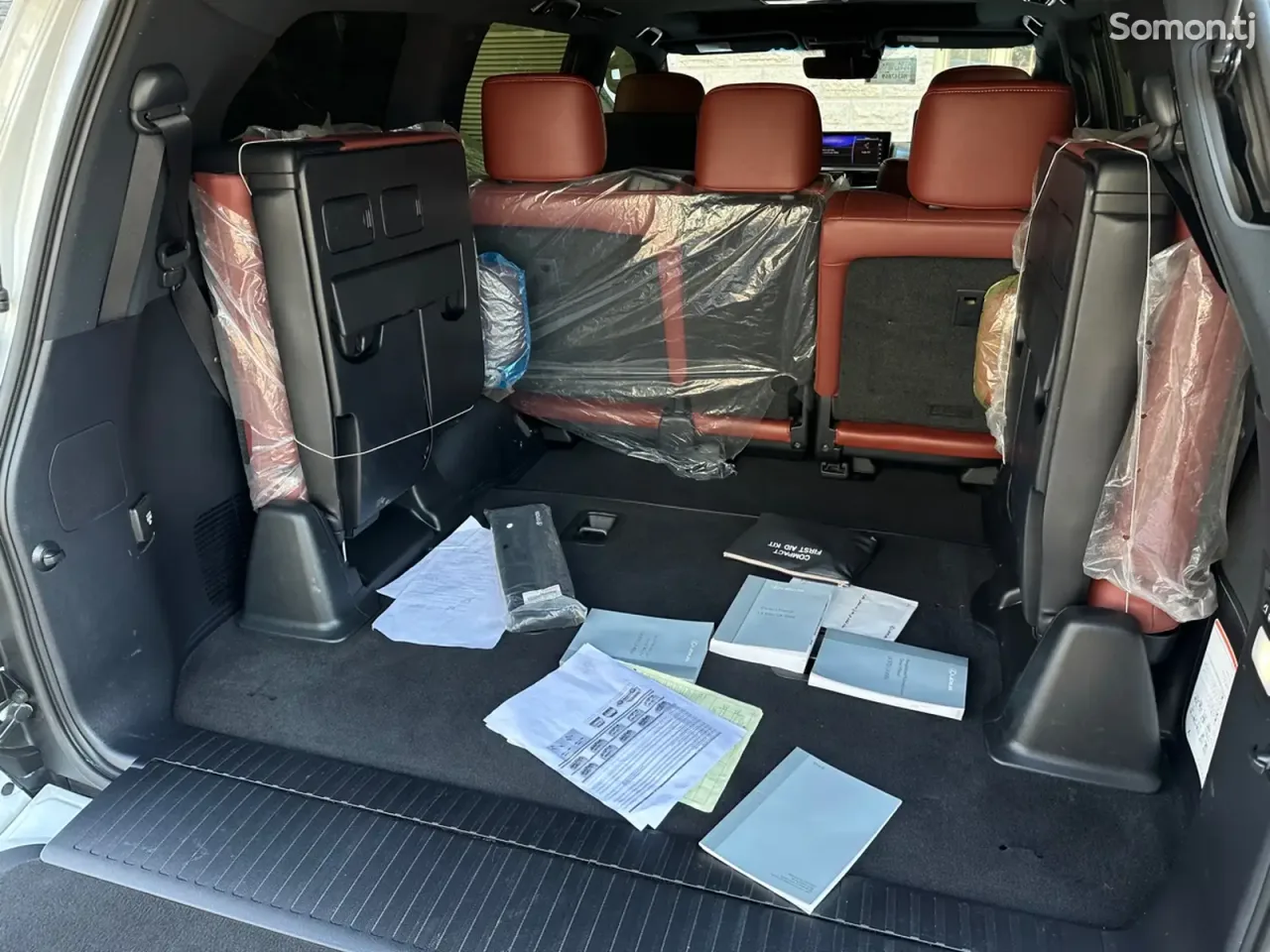 Lexus LX series 2022 · 5.7 AT