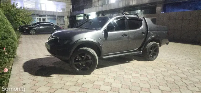 Mitsubishi L200 2012 · 2.4 MT