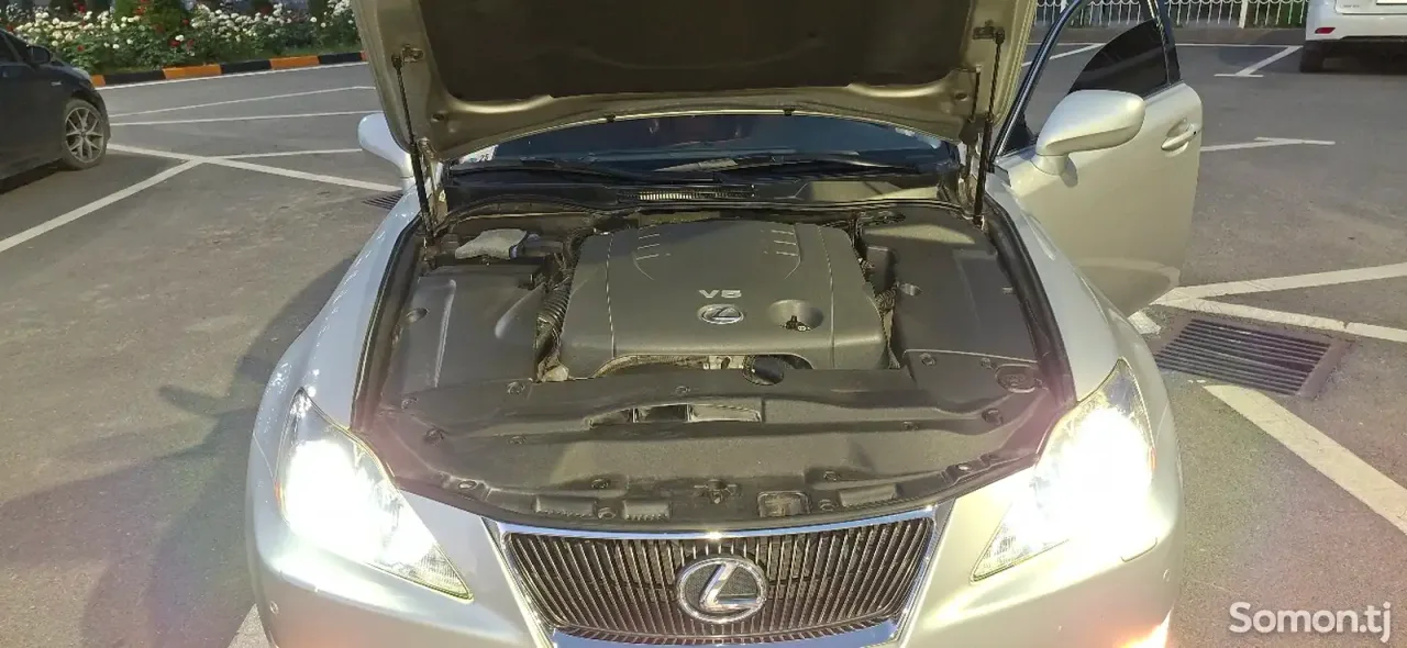 Lexus IS series 2008 · 2.5 AT