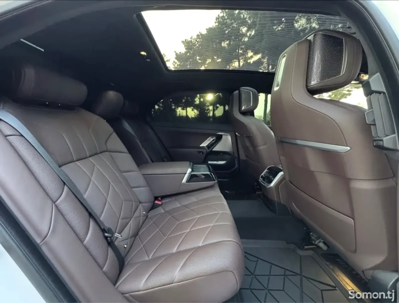 BMW 7 series 2023 · 4.0 AT