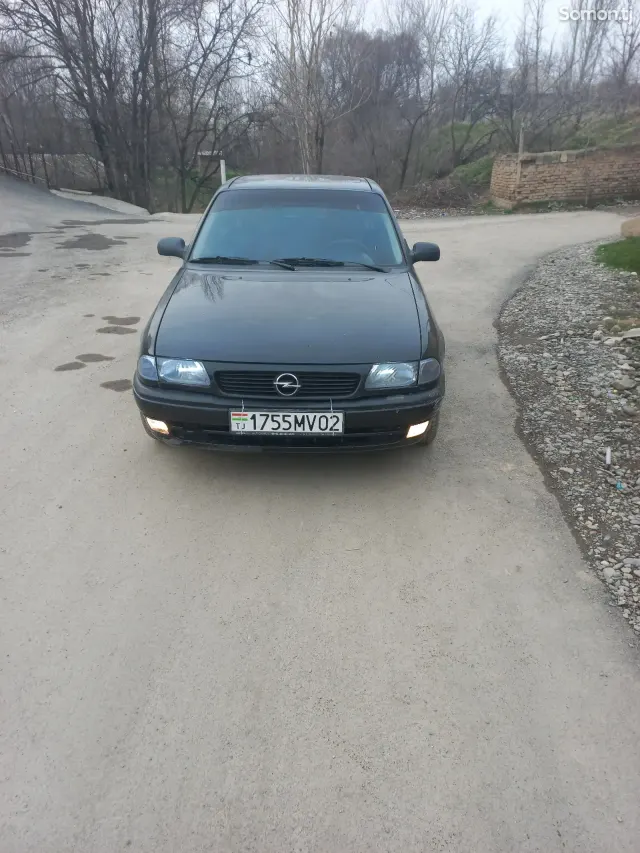 Opel Astra F 1997 · 1.6 MT