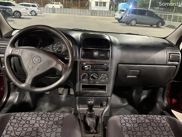 Opel Astra G 1999 · 1.8 MT