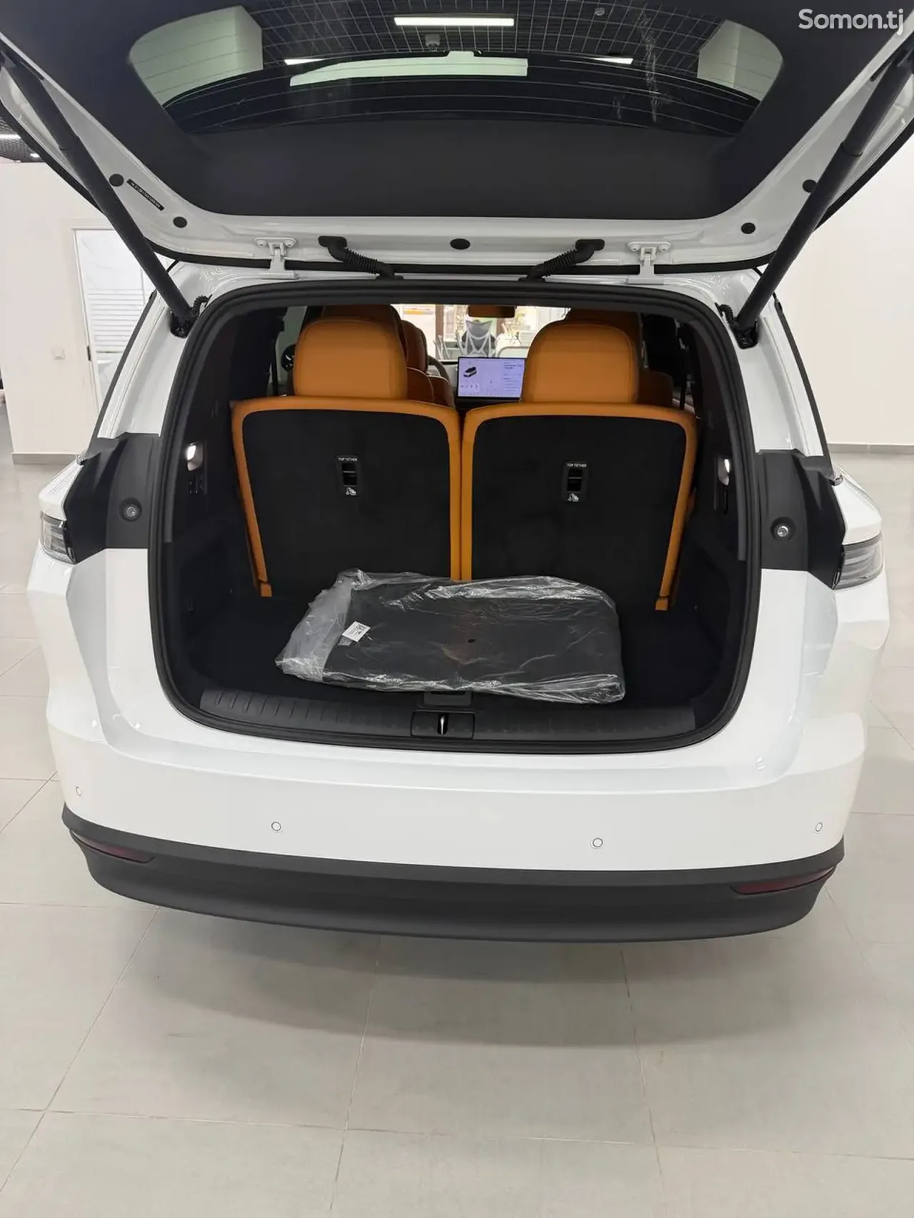 Li Auto (Lixiang) i8 2025 · AT