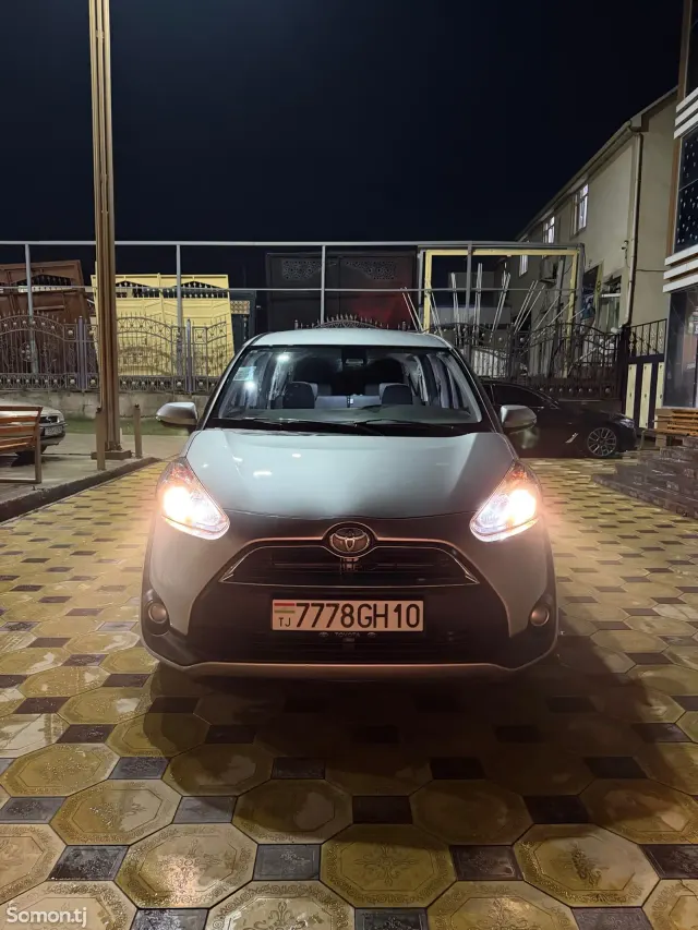 Toyota Sienta 2015 · 1.5 AT