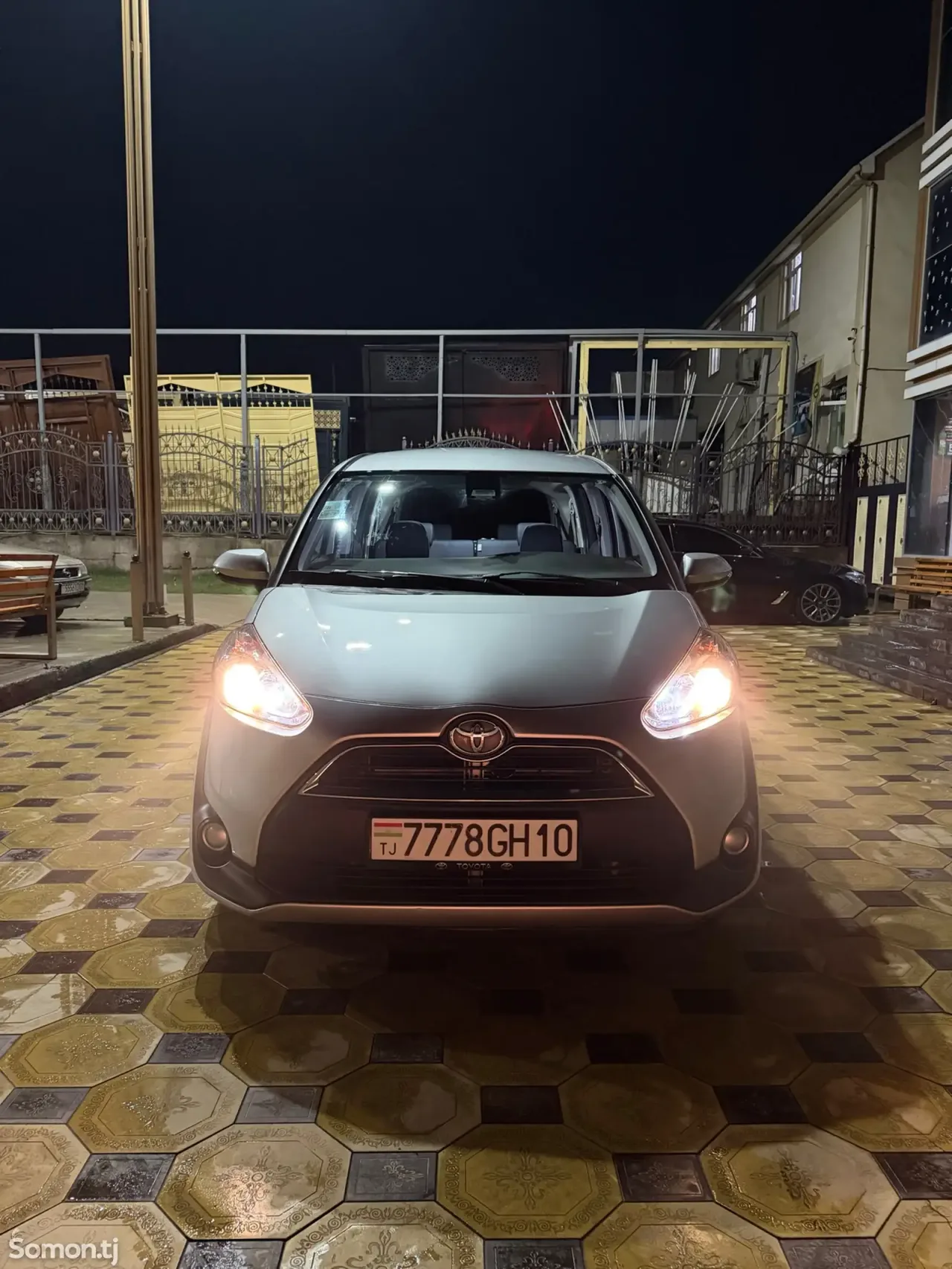 Toyota Sienta 2015 · 1.5 AT