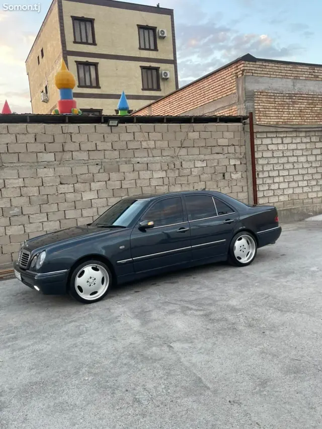 Mercedes-Benz E class 1996 · 2.0 MT