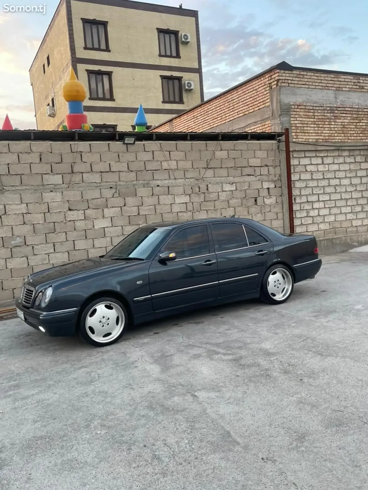 Mercedes-Benz E class 1996 · 2.0 MT