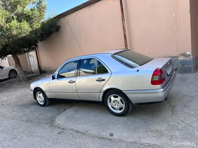 Mercedes-Benz CE class 1995 · 1.8 MT
