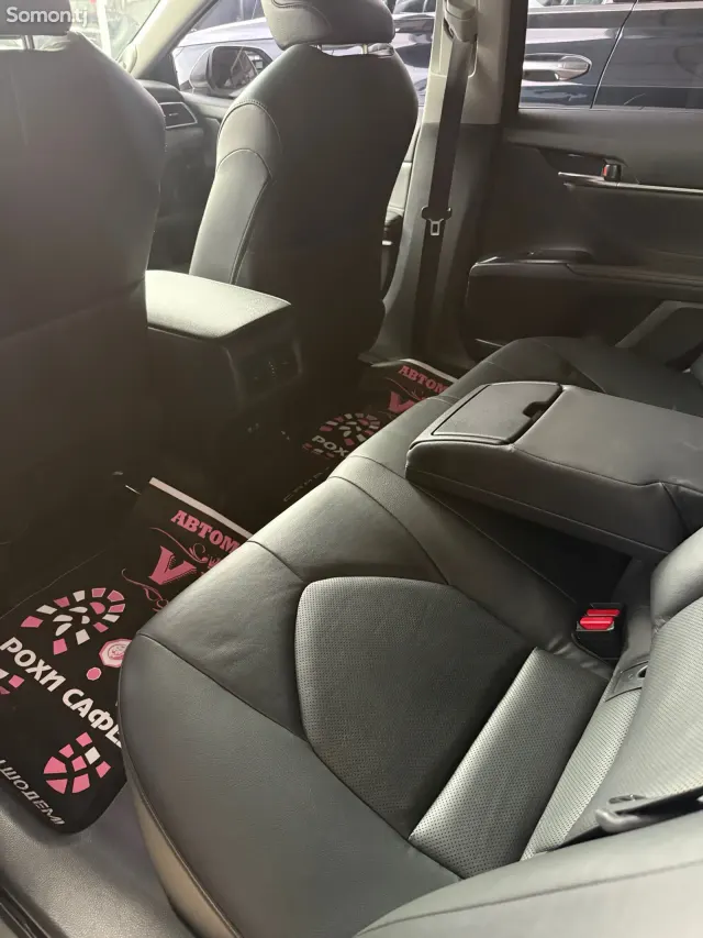 Toyota Camry 2019 · AT