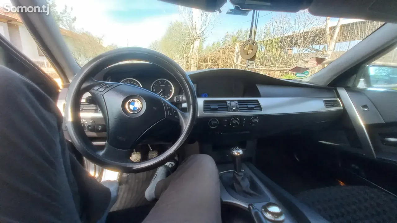 BMW 5 series 2004 · 2.4 MT