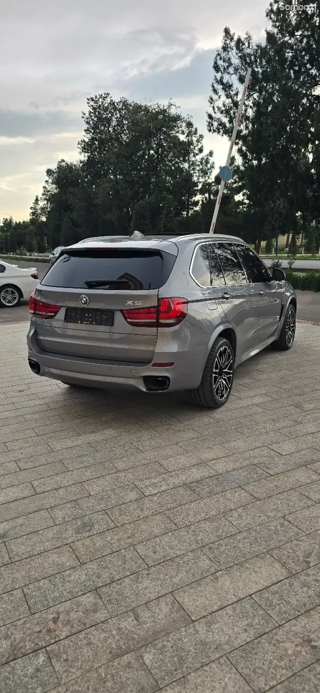 BMW X5 2015 · 3.0 AT
