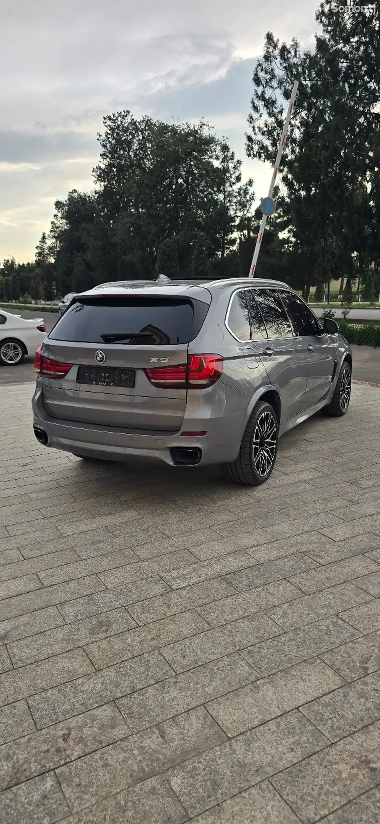 BMW X5 2015 · 3.0 AT