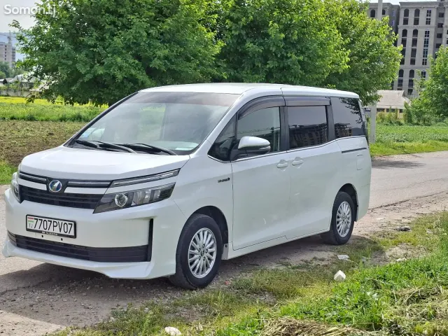 Toyota Voxy 2014 · 1.8 AT