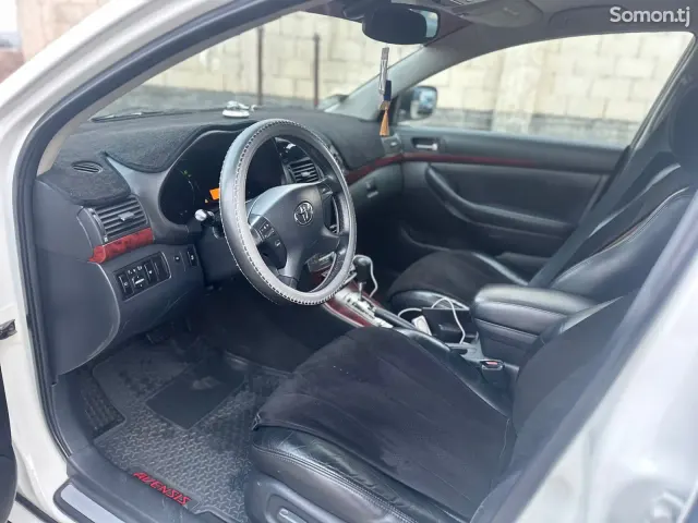 Toyota Avensis 2007 · 2.0 AT