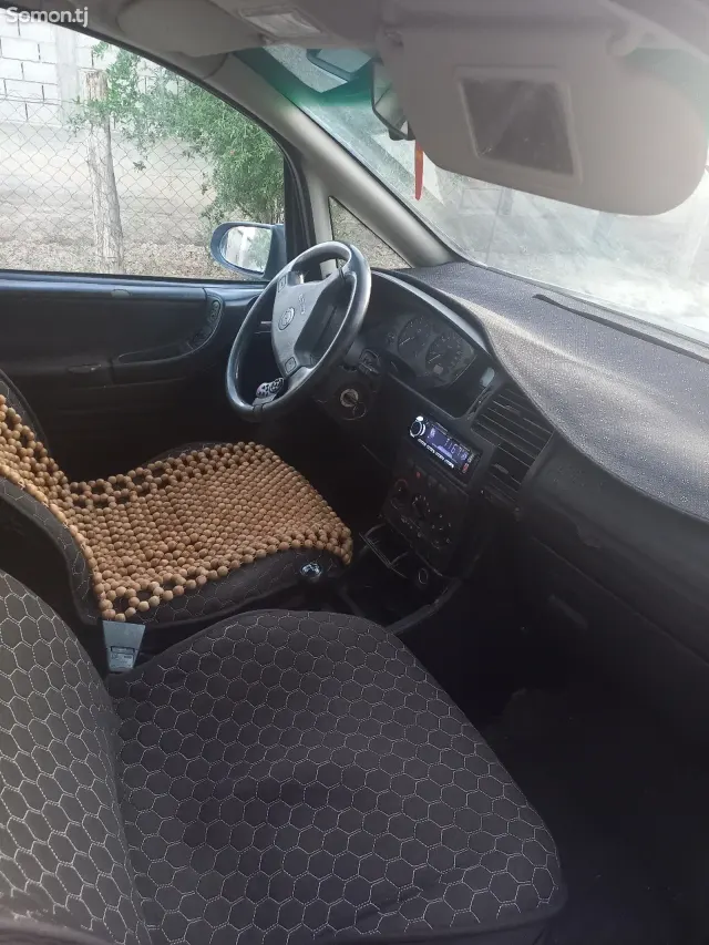 Opel Zafira 1999 · 1.8 MT