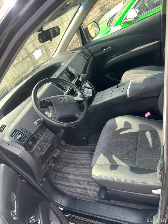 Toyota Estima 2014 · 2.4 AT