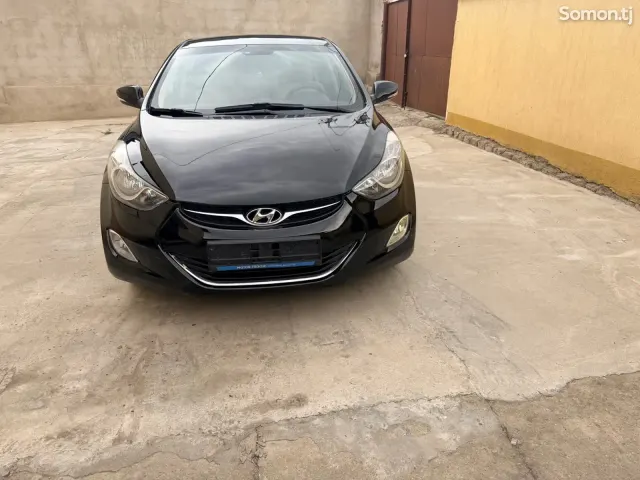 Hyundai Elantra 2011 · 1.8 AT