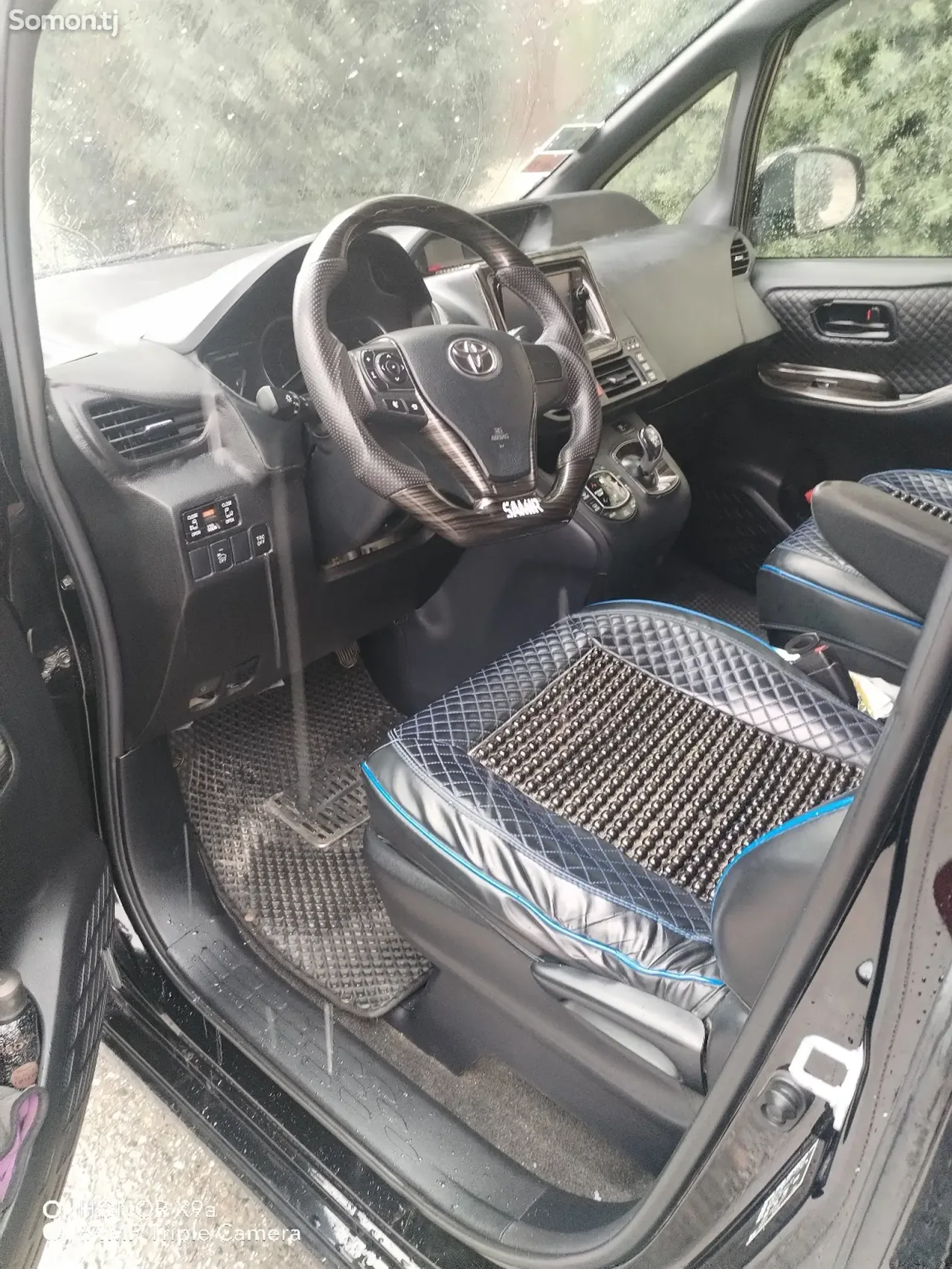 Toyota Noah 2014 · 2.0 AT