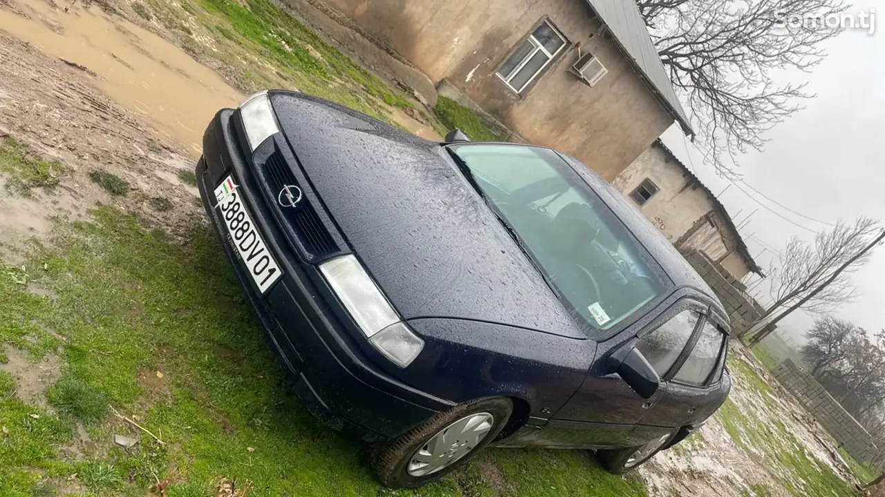 Opel Vectra A 1992 · 1.6 MT