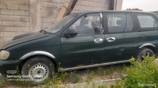 Kia Carnival 1999 · 2.9 MT