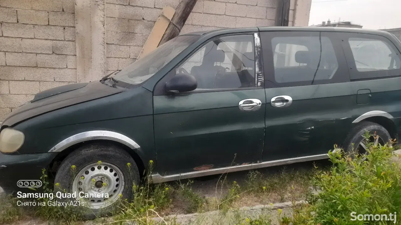 Kia Carnival 1999 · 2.9 MT