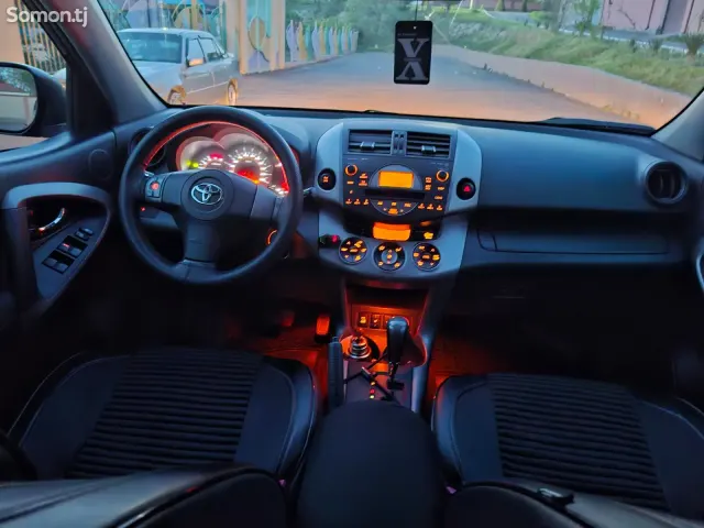Toyota RAV 4 2008 · 2.4 AT