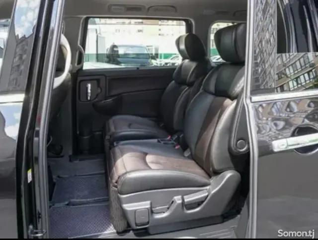 Nissan Elgrand 2015 · 2.5 CVT