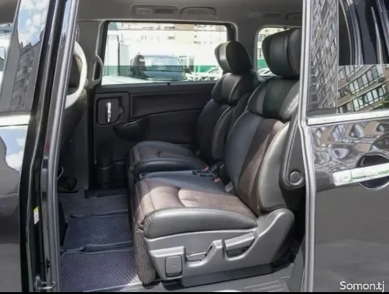Nissan Elgrand 2015 · 2.5 CVT