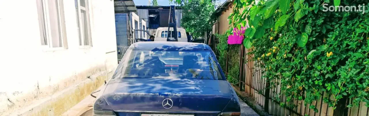 Mercedes-Benz W124 1992 · 2.5 MT