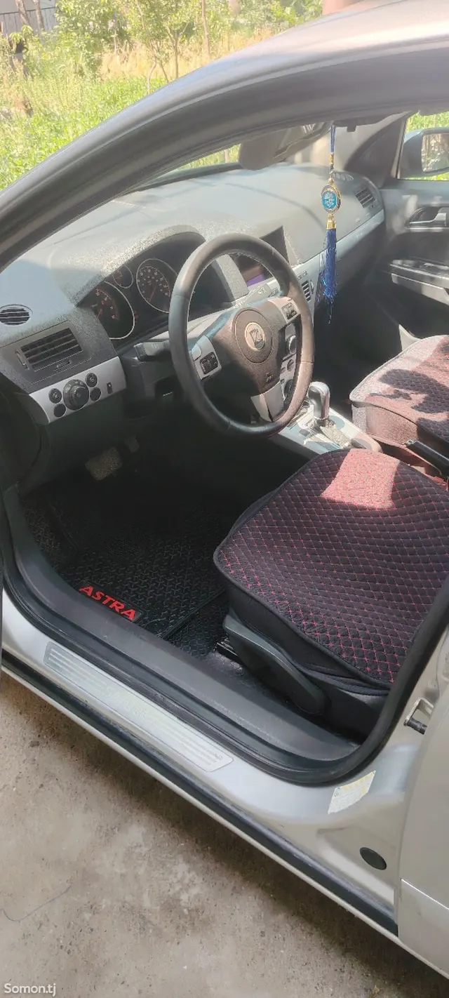 Opel Astra H 2008 · 1.8 AT