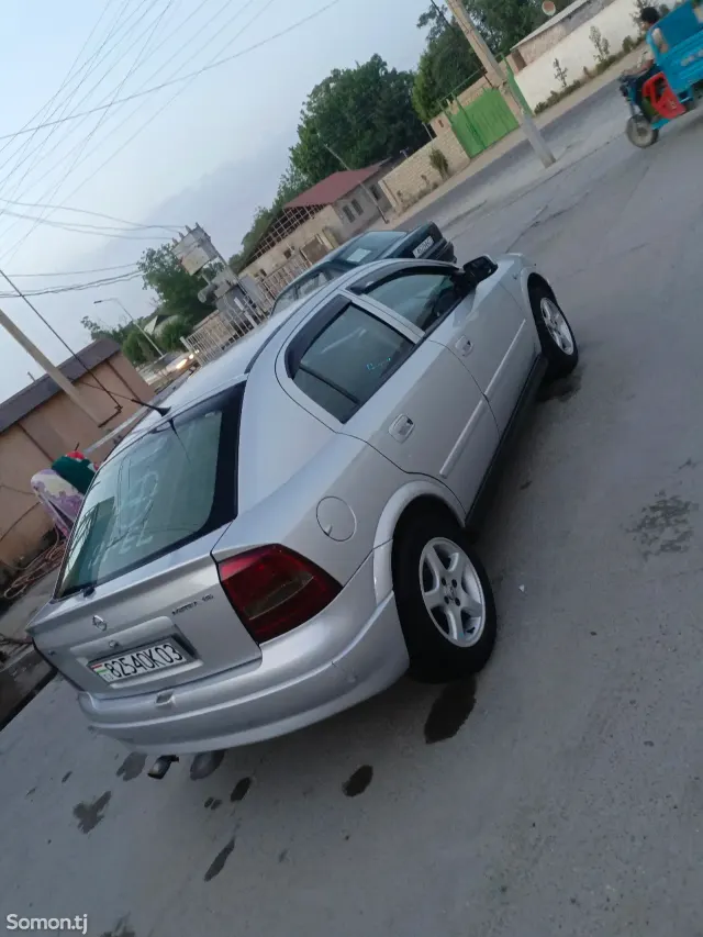 Opel Astra G 1999 · 1.6 MT