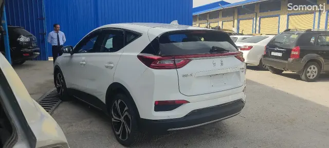 Hongqi E-HS3 2019 · AT