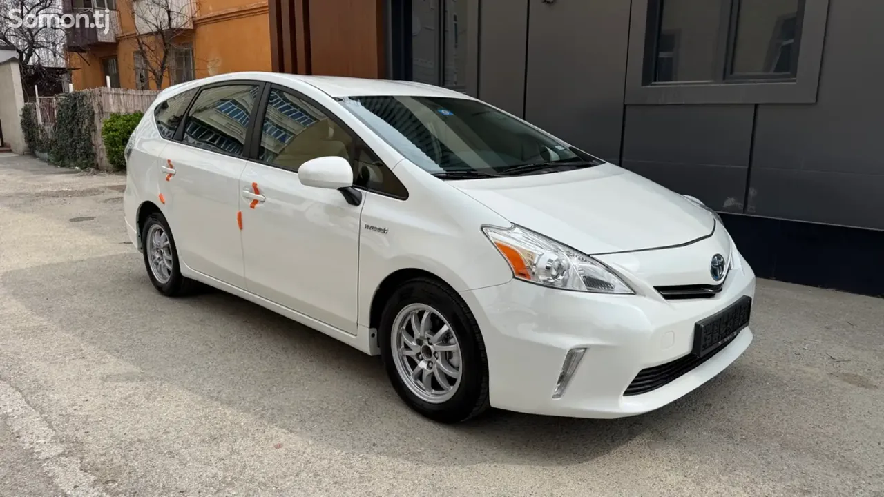 Toyota Prius 2014 · 1.8 AT