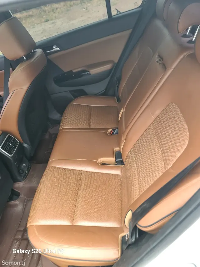 Kia Sportage 2015 · 2.0 AT