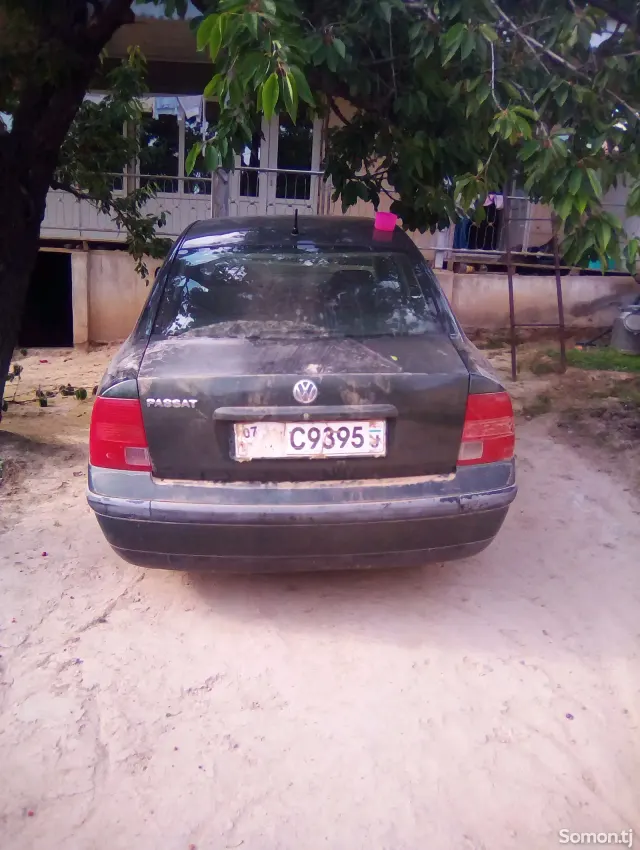 Volkswagen Passat 1998 · 1.6 MT
