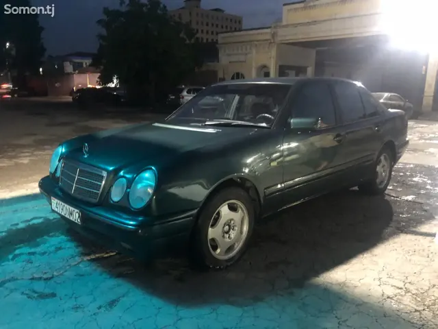 Mercedes-Benz E class 1995 · 2.0 AT