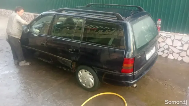 Opel Astra F 1993 · 1.6 MT