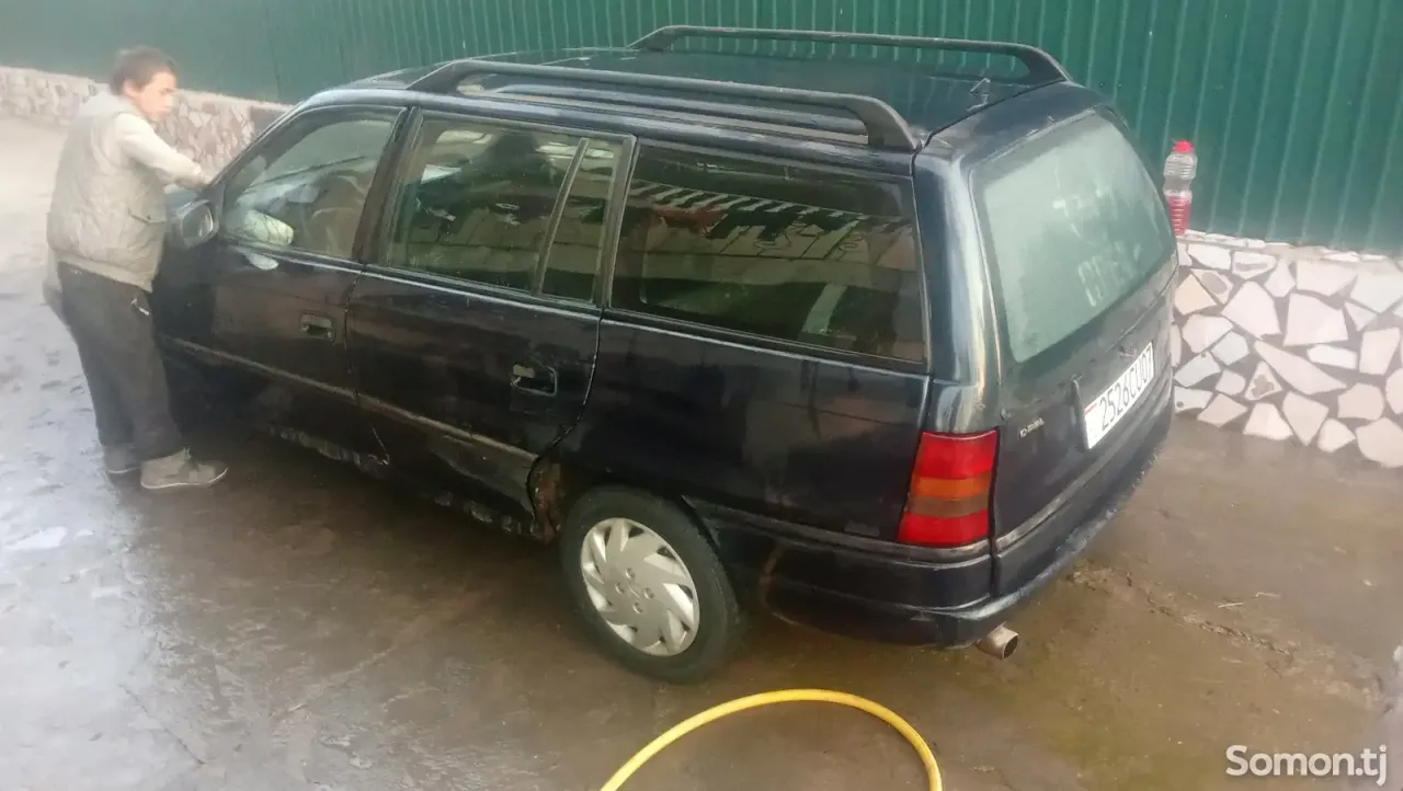 Opel Astra F 1993 · 1.6 MT