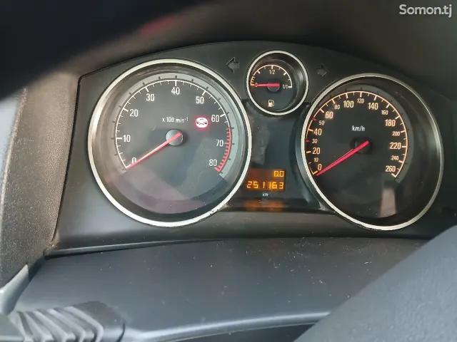 Opel Astra H 2006 · 1.6 MT
