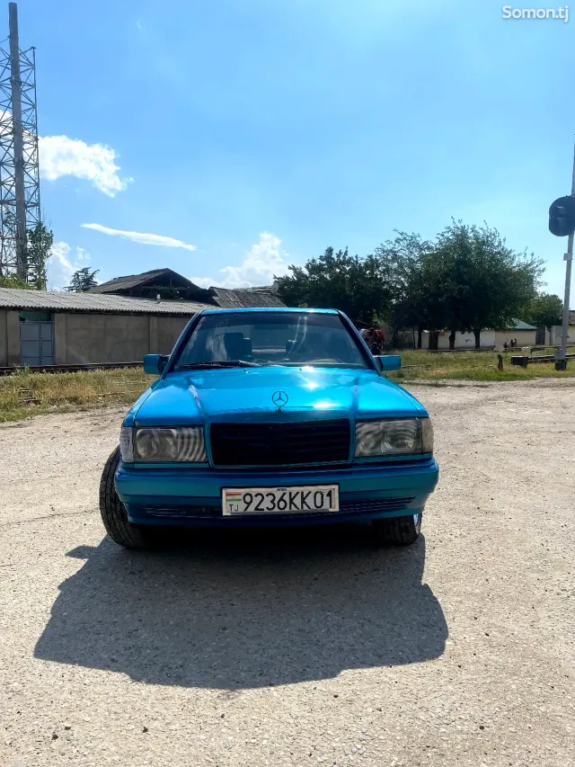 Mercedes-Benz W201 1991 · 1.8 MT