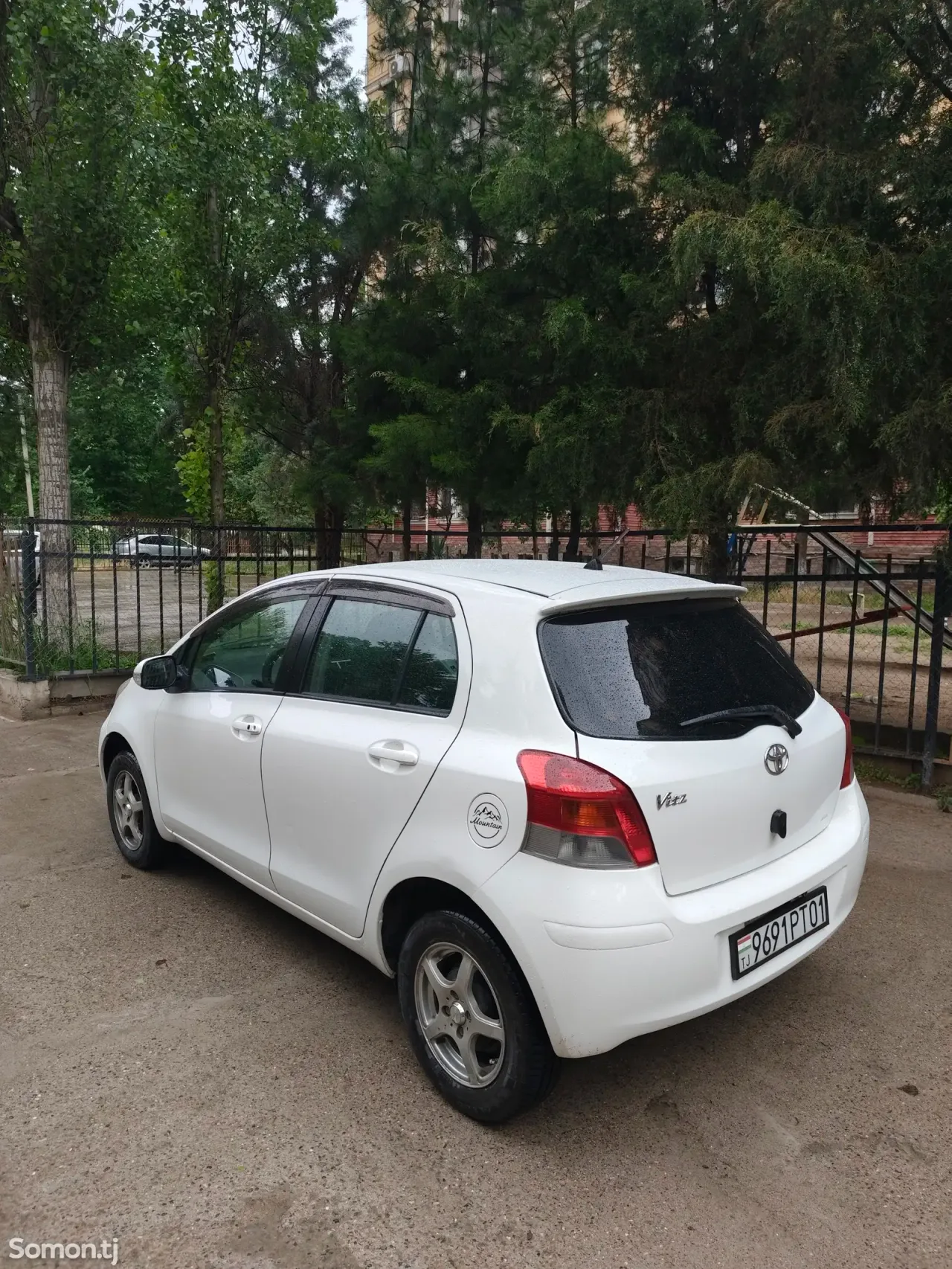 Toyota Vitz 2009 · 1.5 AT
