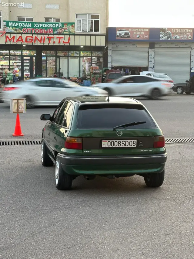 Opel Astra F 1997 · 1.6 MT