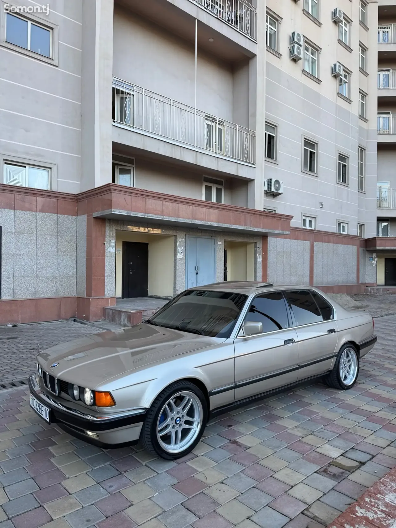 BMW 7 series 1994 · 3.2 MT