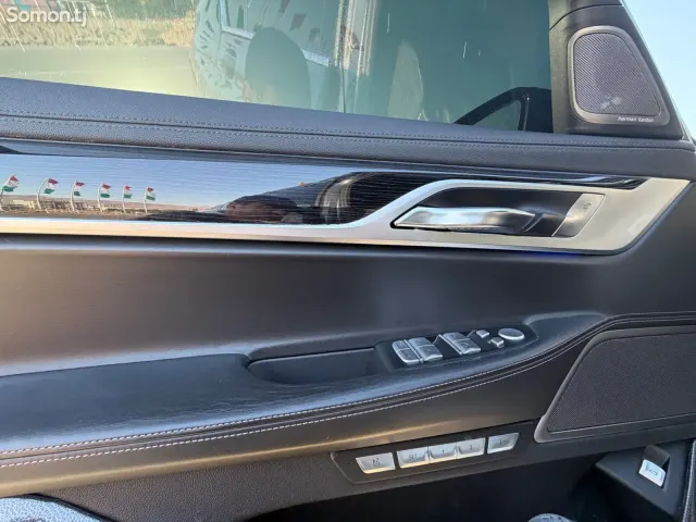BMW 7 series 2016 · 3.5 AT