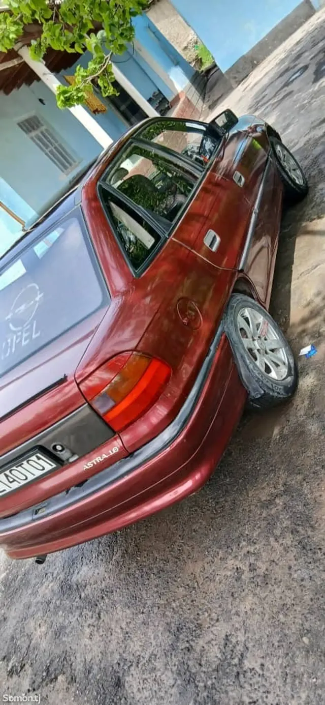 Opel Astra F 1995 · 1.6 MT