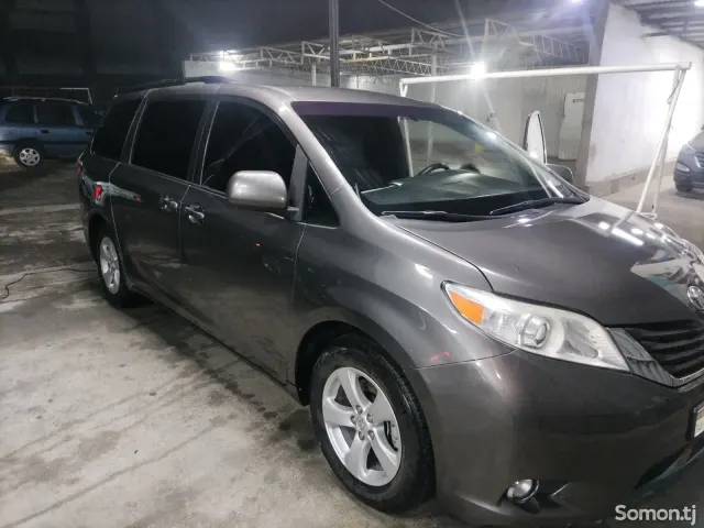 Toyota Sienna 2014 · 3.5 AT