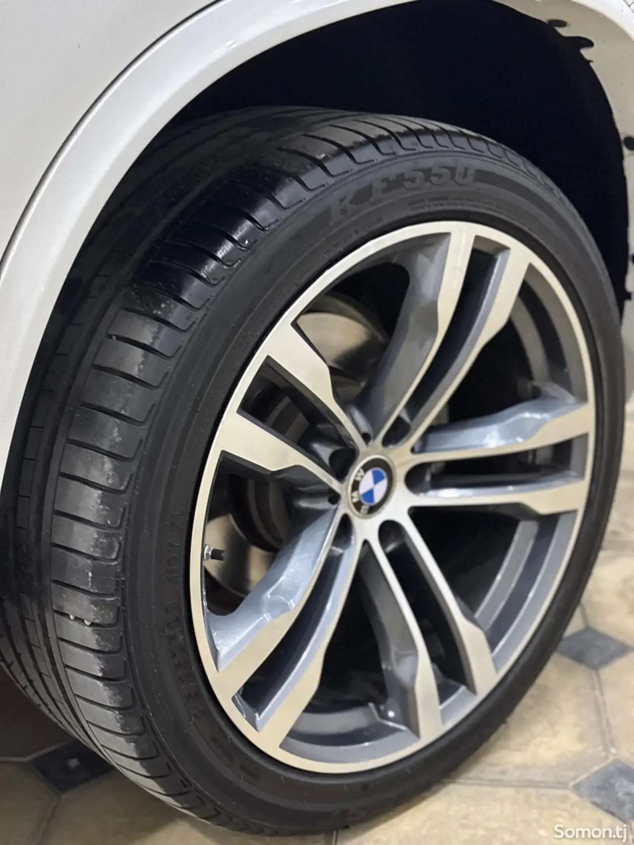 BMW X5 2015 · 3.5 AT