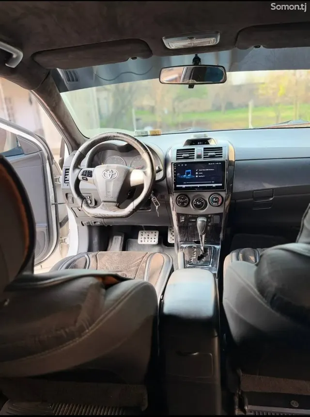 Toyota Corolla 2013 · 1.8 AT